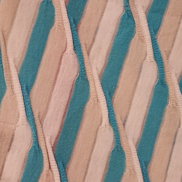 Kim Roger's top is so cute & comfy - Picture 6 of 7